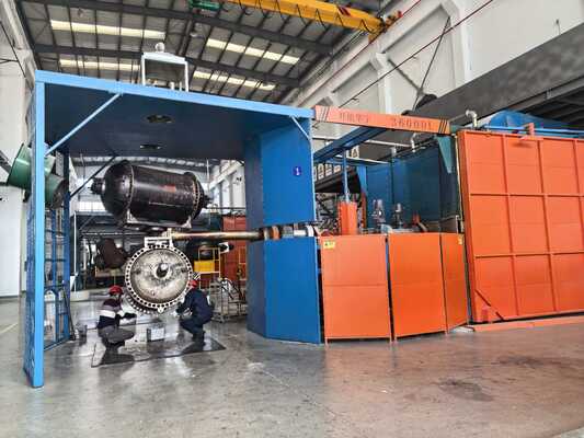 Roterende spuitgietmachine met drie-arm toren voor hoog efficiënt rotatiemolderen