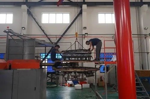Roterende rollenvormende machine met PLC-HMI-besturingssysteem