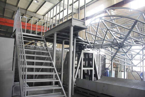 Energiebesparende Shuttle-type Rotomoulding Machine PLC Control System Professionele machines voor het maken van watertanks.