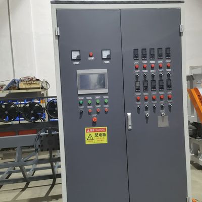 Elektrisch verwarmde roterende PLC-gecontroleerde kunststofgietmachine