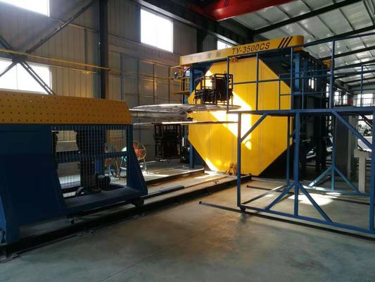 Een volledig automatische rotogolfmachine die wordt bestuurd door PLC Plastic Molding Machines Een door de oven verwarmde rotatievormmachine