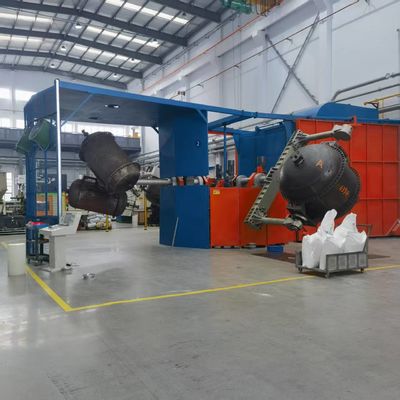 Productie van grote opslagtanks en meer met drie-arm carousel rotatievormmachines